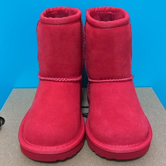 UGG NWT, baby girl size 7 red classic UGG boots. - Picture 2 of 10